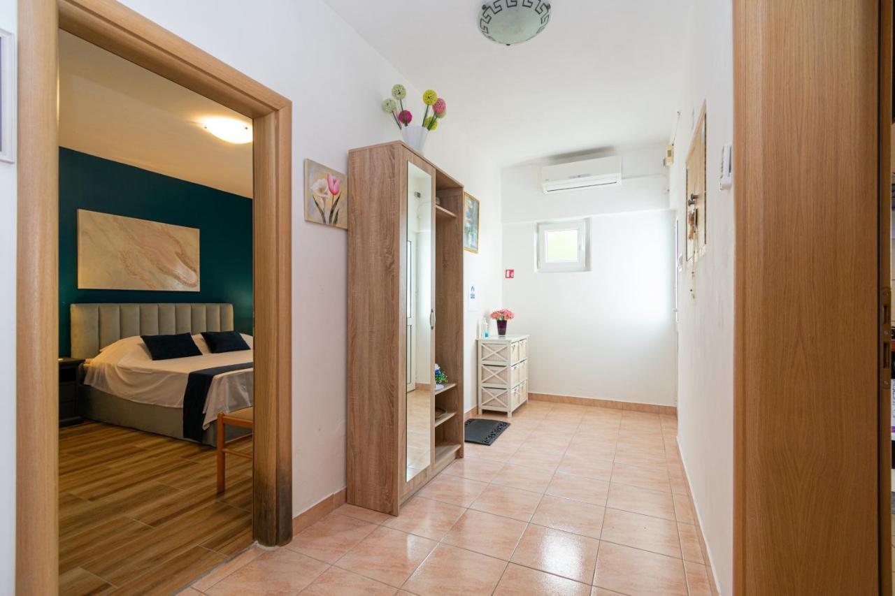 Apartments By The Sea Mandre, Pag - 4093 Kolan Εξωτερικό φωτογραφία