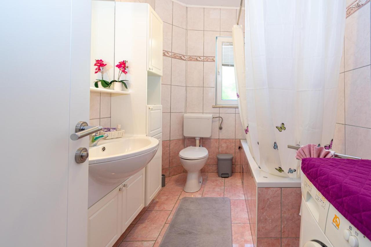 Apartments By The Sea Mandre, Pag - 4093 Kolan Εξωτερικό φωτογραφία