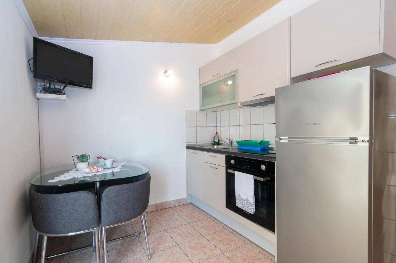 Apartments By The Sea Mandre, Pag - 4093 Kolan Εξωτερικό φωτογραφία