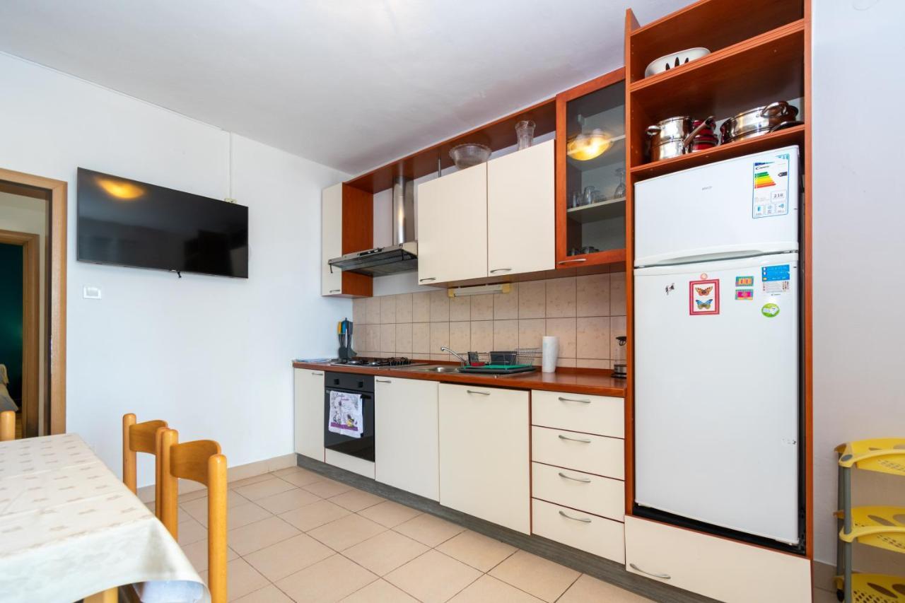 Apartments By The Sea Mandre, Pag - 4093 Kolan Εξωτερικό φωτογραφία