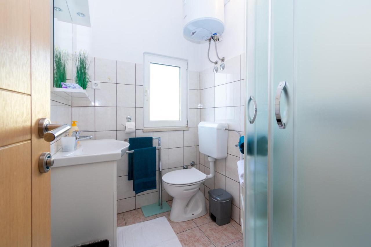 Apartments By The Sea Mandre, Pag - 4093 Kolan Εξωτερικό φωτογραφία