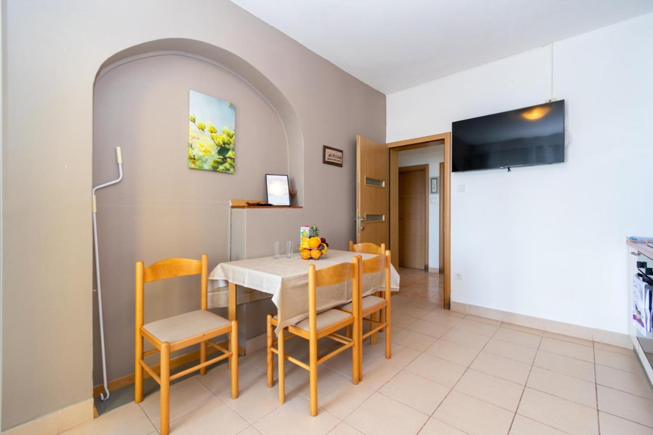 Apartments By The Sea Mandre, Pag - 4093 Kolan Εξωτερικό φωτογραφία