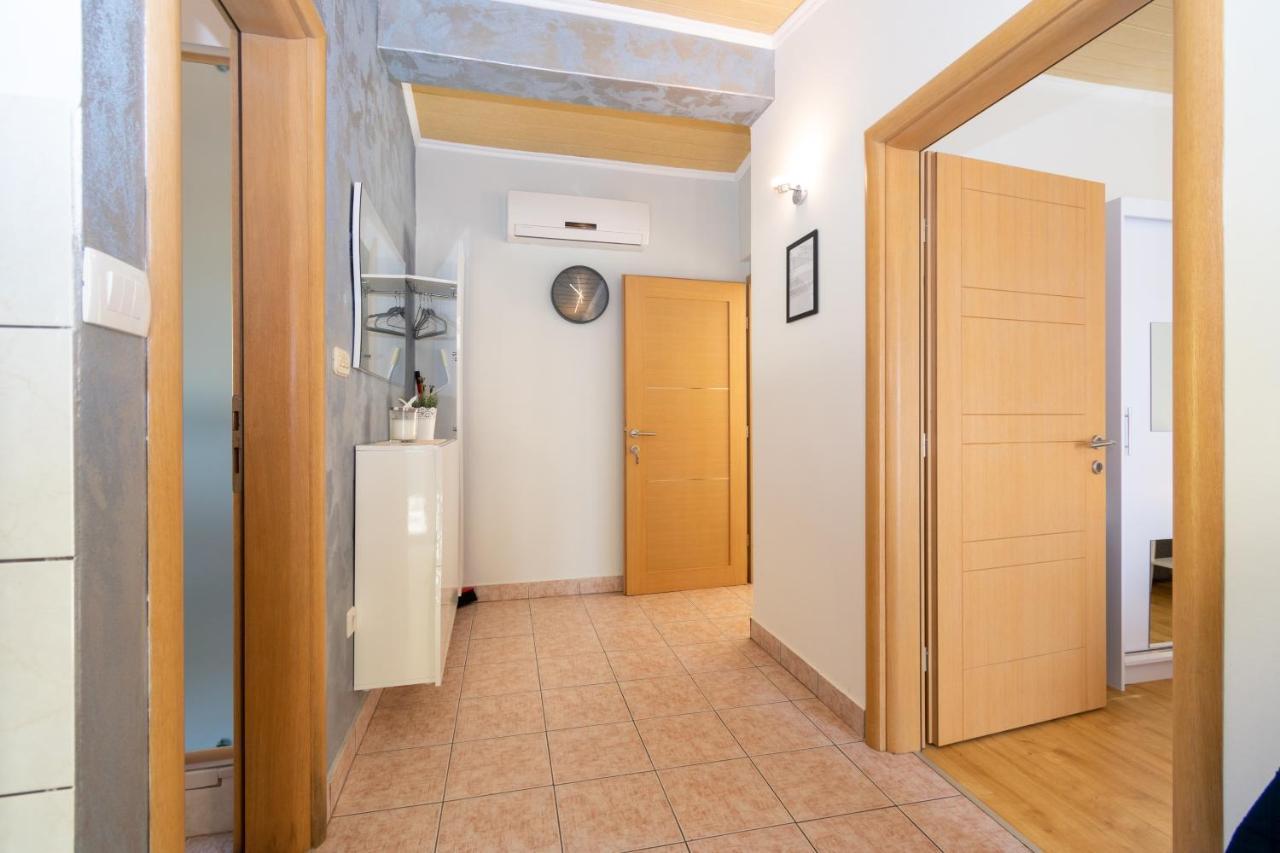 Apartments By The Sea Mandre, Pag - 4093 Kolan Εξωτερικό φωτογραφία