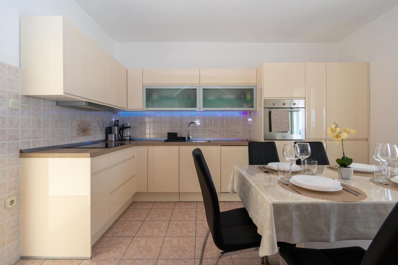 Apartments By The Sea Mandre, Pag - 4093 Kolan Εξωτερικό φωτογραφία